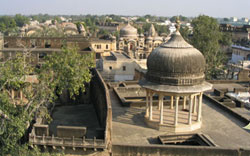 sights of Nawalgarh town, temples, wells and havelies